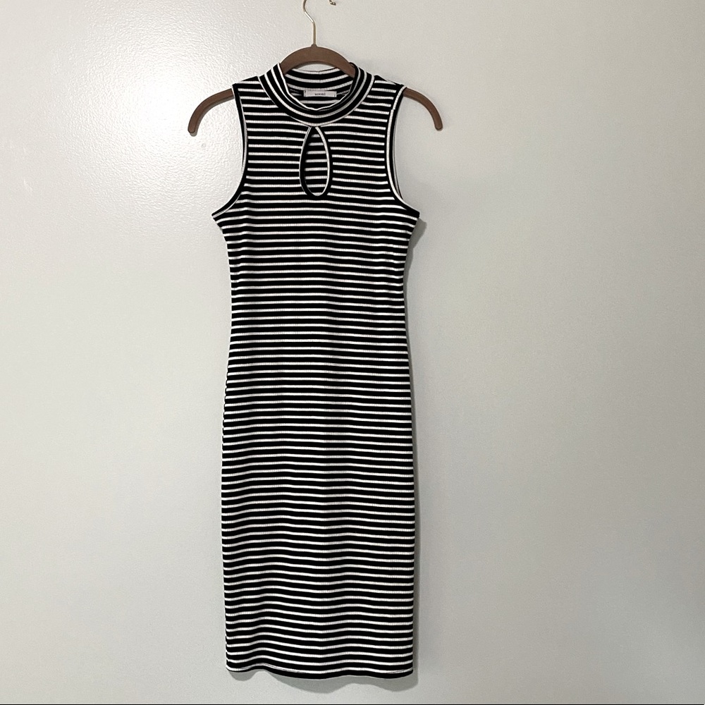 Acemi Black & White Strip Dress Keyhole Front Side Slit Knee Length Size Medium